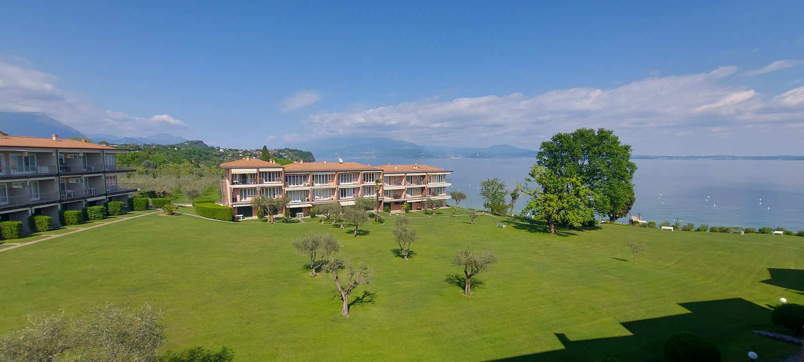 Appartamento con balcone, vista lago e accesso alla spiaggia di San Sivino,