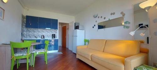 salotto_con_cucina_-