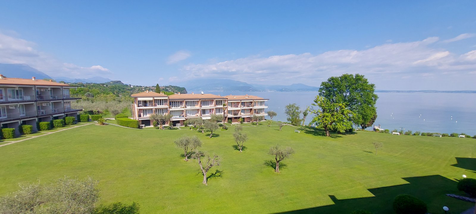 Appartamento con balcone, vista lago e accesso alla spiaggia di San Sivino